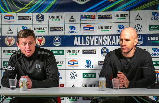 Malmös huvudtränare Jon Dahl Tomasson och Kalmars