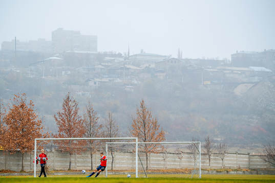 Goalkeepers Guro Pettersen and Cecilie Fiskerstrand of the