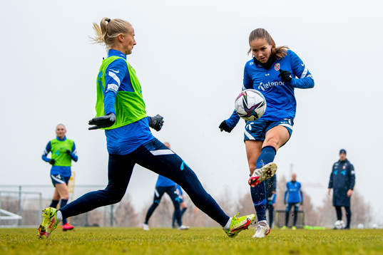 Anja Sønstevold and Guro Reiten of the Norwegian women's