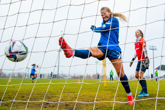 Lisa-Marie Karlseng Utland and goalkeeper Cecilie