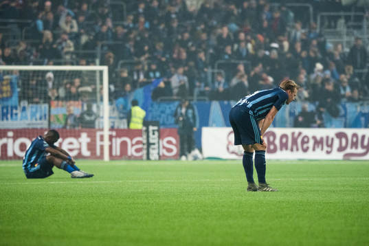 Djurgårdens Emmanuel Banda och Rasmus Schüller deppar