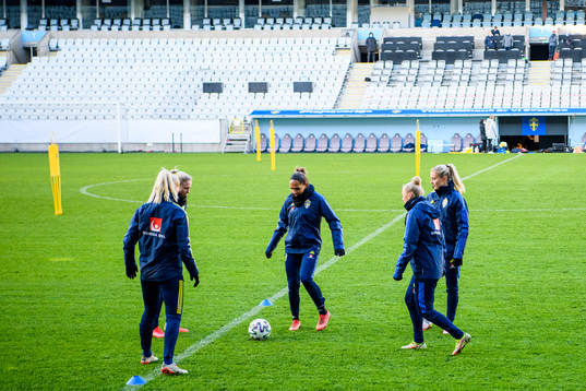 Madelen Janogy, Amanda Nildén and Hanna Bennison of the