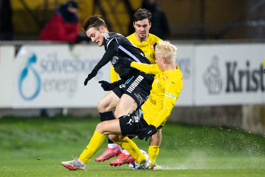 Örebros Noel Milleskog och Mjällbys Otto Rosengren