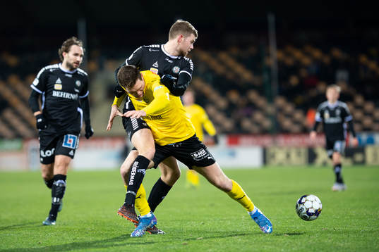 Mjällbys Jacob Bergström och Örebros Niclas Bergmark