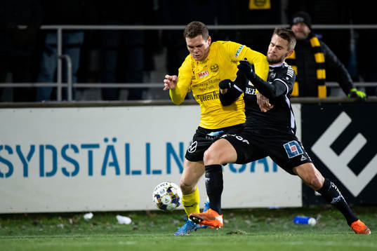 Mjällbys Jacob Bergström och Örebros Benjamin Hjertstrand