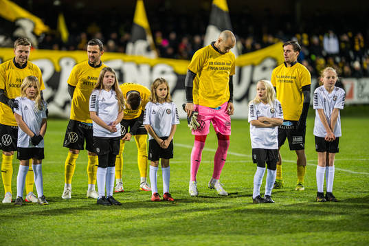 Mjällby med supportertröjor