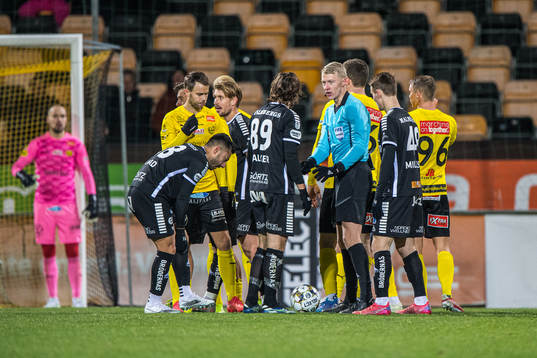 diskussioner med Domare Adam Ladebäck