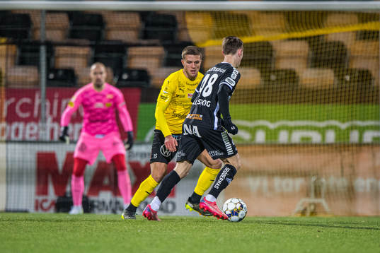Örebros Noel Milleskog , Mjällbys Ivan Kricak