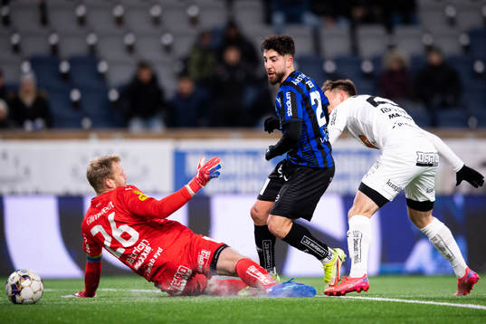 Sirius Moustafa Zeidan gör 2-0 bakom Häckens målvakt