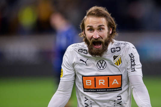 Häckens Oskar Sverrisson reagerar