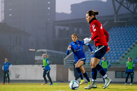 Celin Bizet Ildhusøy and goalkeeper Rugile Rulyte of the