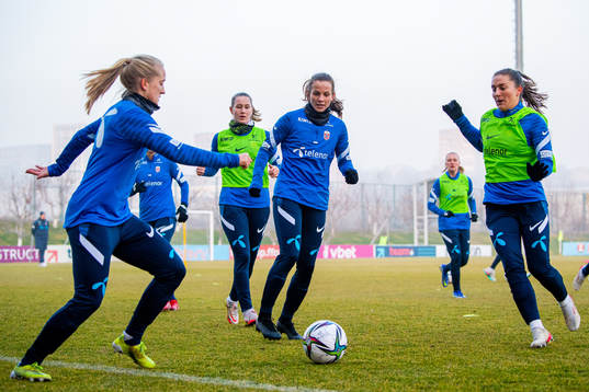 Amalie Vevle Eikeland, Tuva Hansen and Vilde Bøe Risa of