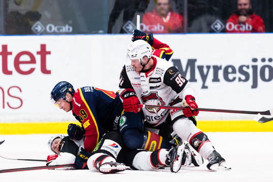 Djurgårdens Rhett Rakhshani  och Malmö Redhawks Lance
