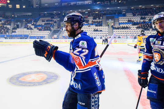 Växjös Tobias Rieder jublar