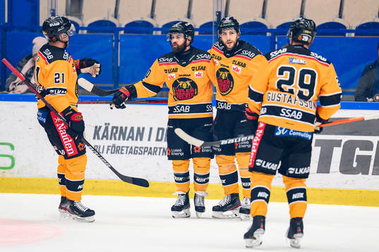 Luleås Jack Connolly och Konstantin Komarek jublar