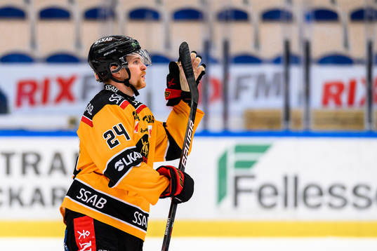 Luleås Brendan Shinnimin tackar publiken