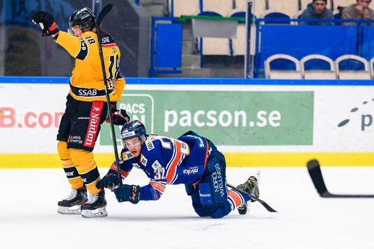 Växjös Oscar Hagman faller