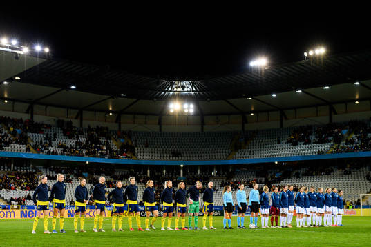 Players of Sweden and Slovakia ahed of the FIFA Women's