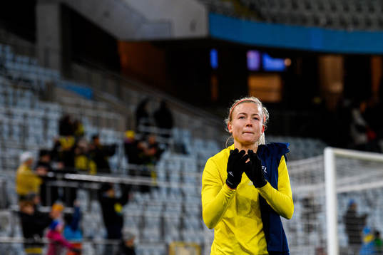 Hanna Glas of Sweden celebrates