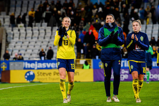 Amanda Ilestedt, goalkeeper Zecira Musovic and Filippa
