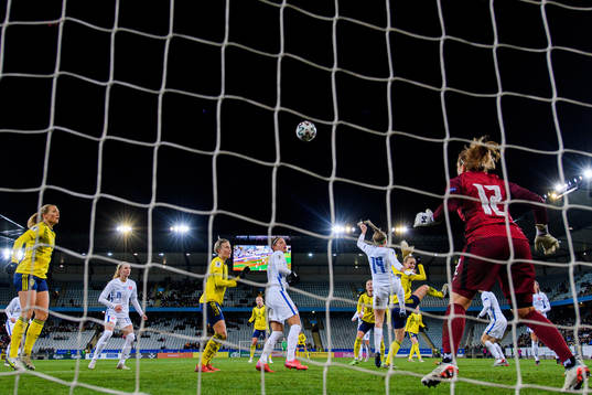 Amanda Ilestedt of Sweden scores the 3-0 goal