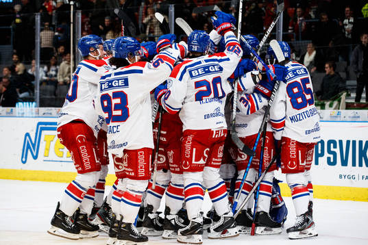 Oskarshamns spelare jublar
