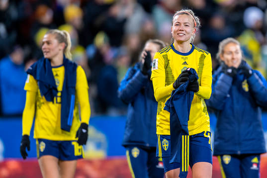 Hanna Glas of Sweden celebrates