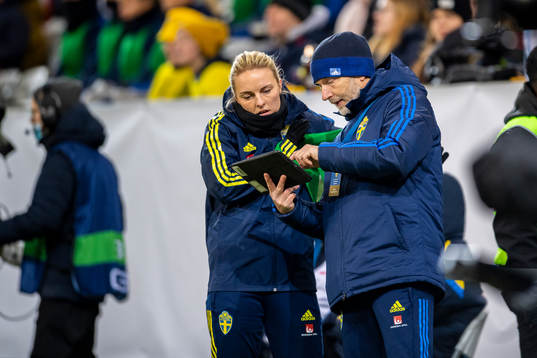 Mimmi Larsson and Pontus Ekblom, physio of Sweden