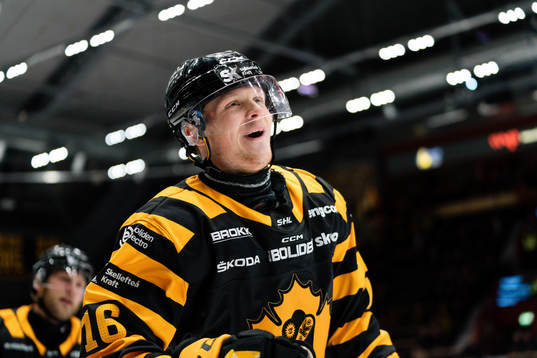 Skellefteås Linus Lindström jublar