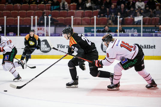 Brynäs Oskar Kvist och Örebros Rodrigo Abols