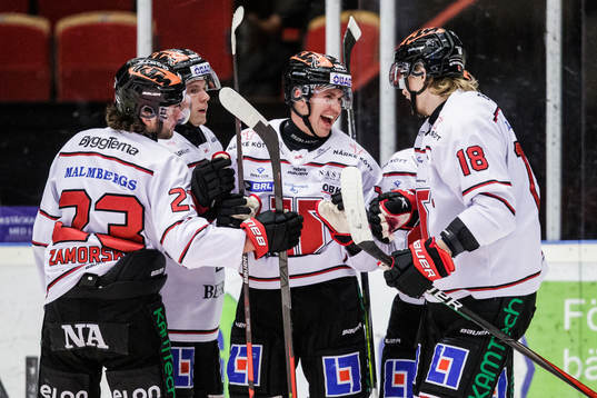 Örebros Oliver Eklind jublar