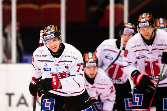 Örebros Oliver Eklind jublar