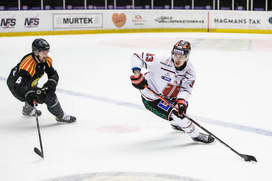 Brynäs Simon Bertilsson och Örebros Christopher Mastomäki