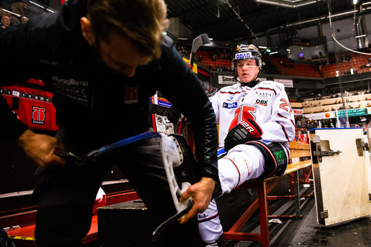 Örebros Simon Forsmark byter skenor