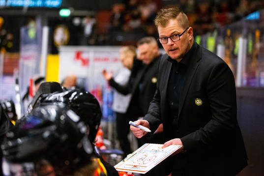 Brynäs assisterande tränare Ari-Pekka Pajuluoma