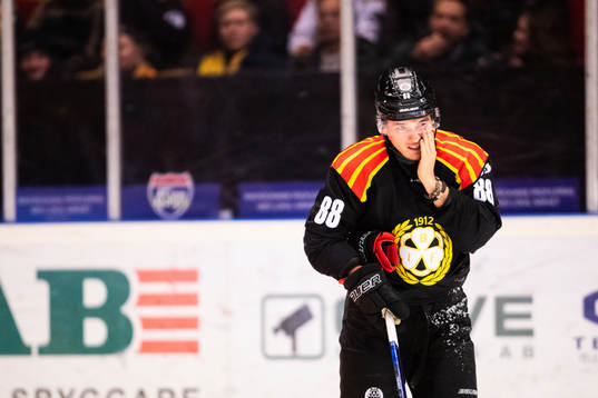 Brynäs Dmytro Timashov har ont