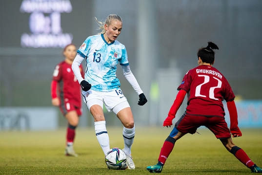 Guro Bergsvand of Norway and Ani Ghukasyan of Armenia
