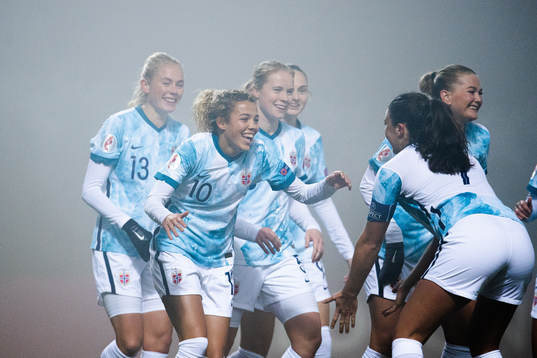 Celin Bizet Ildhusøy of Norway celebrates