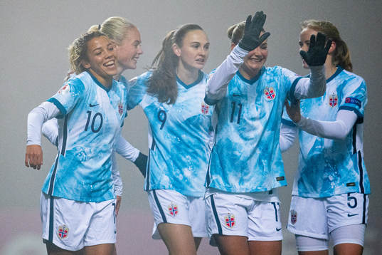 Celin Bizet Ildhusøy of Norway celebrates with teammates