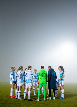 Martin Sjögren, head coach, talks to Rugile Rulyte, Julie