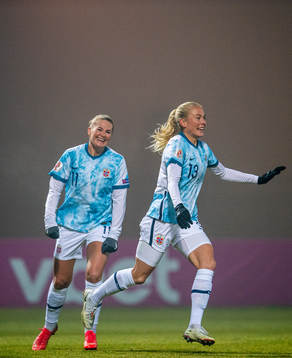 Guro Bergsvand of Norway celebrates with teammate