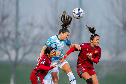 Luiza Ghazaryan and Maral Artin of Armenia against Vilde