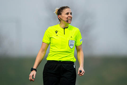Vicotria Beyer, referee