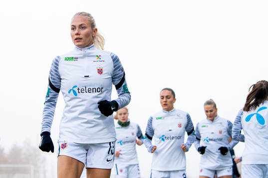 Guro Bergsvand of Norway warms up