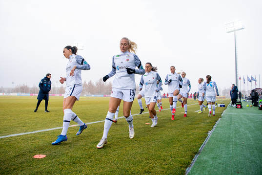 Guro Bergsvand of Norway warms up