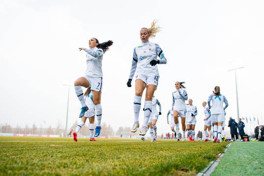 Ingrid Syrstad Engen and Guro Bergsvand of Norway warm up