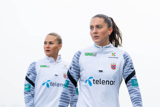 Vilde Bøe Risa of Norway warms up