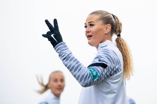 Lisa-Marie Karlseng Utland of Norway warms up