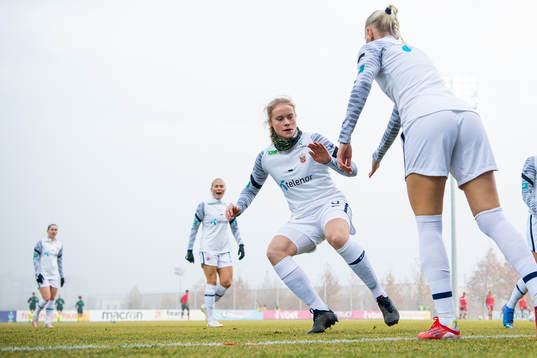 Julie Blakstad of Norway warms up