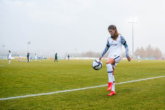 Maren Mjelde of Norway warms up